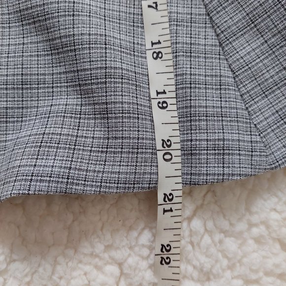 Grey plaid dress with deep v, ruffles, and belt, women's size 6 - Picture 7 of 8